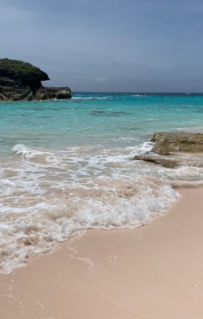 Turquoise water and soft sand on a Bermuda beach