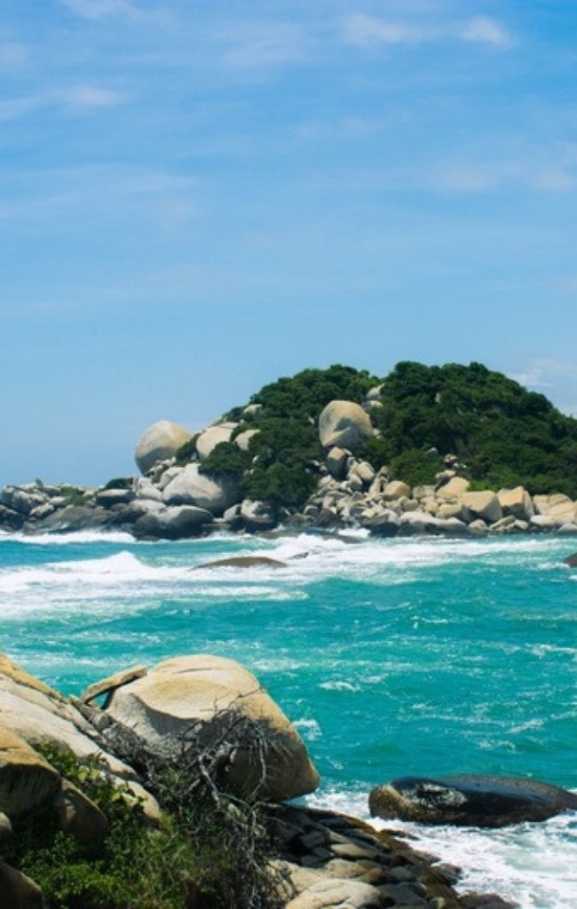Turquoise water and boulders along the Caribbean coast of Tayrona