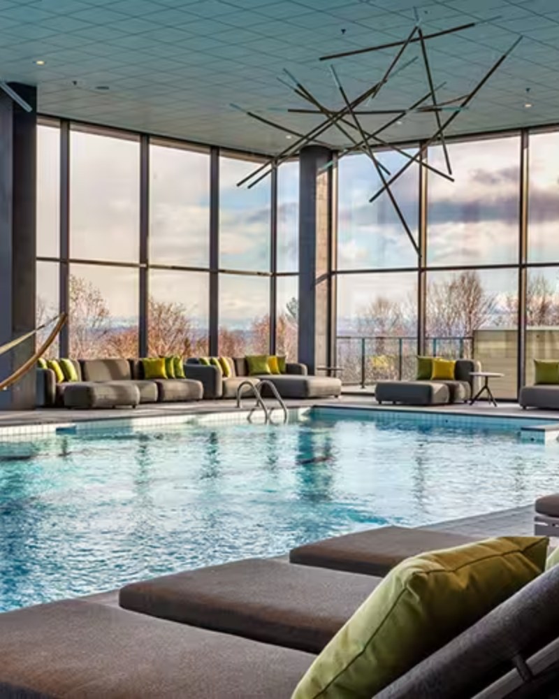 An indoor pool with mountain views at Club Med Québec Charlevoix