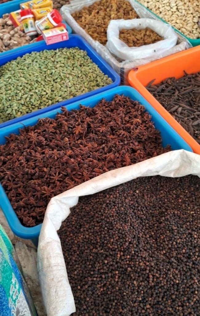 Peppercorns, cardamom and star anise at an Indian spice market