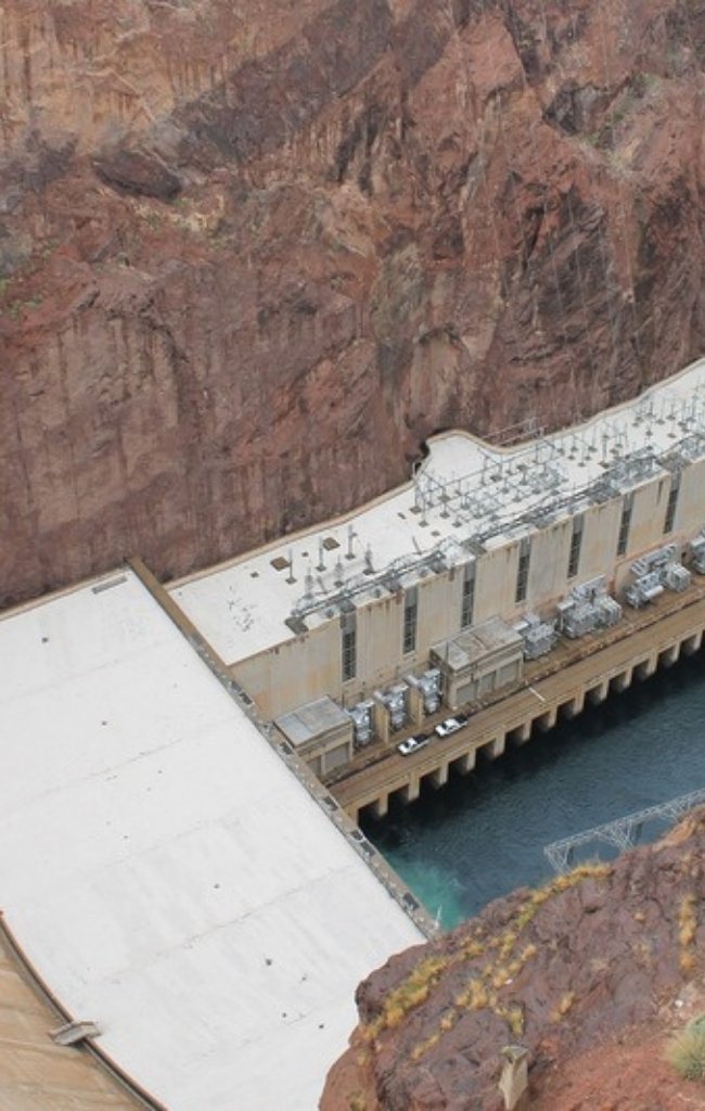 Hoover Dam and its power plant in Black Canyon