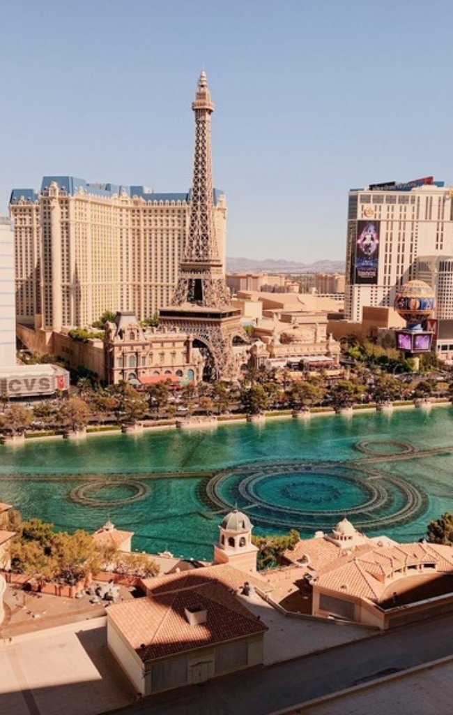 The Bellagio lake and the Paris tower on the Las Vegas Strip
