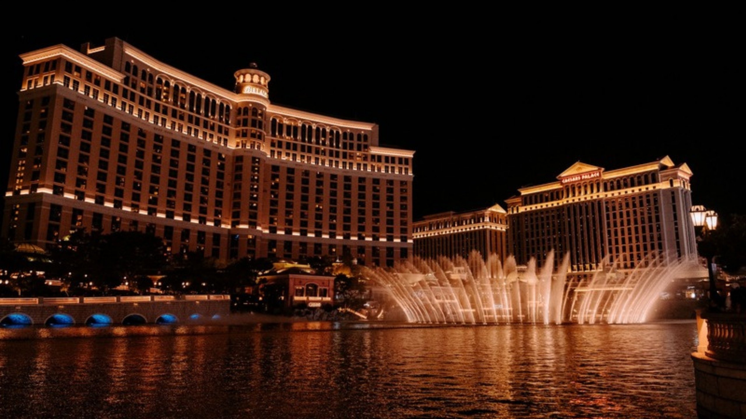 The Fountains of Bellagio lit up at night on the Las Vegas Strip