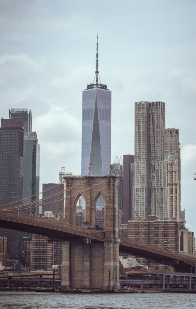 One World Trade Center rising behind the Brooklyn Bridge