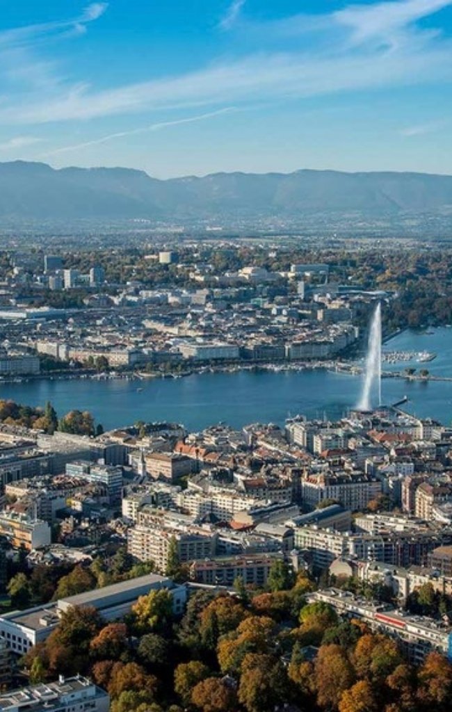 The Jet d'Eau fountain on Lake Geneva seen above the city of Geneva