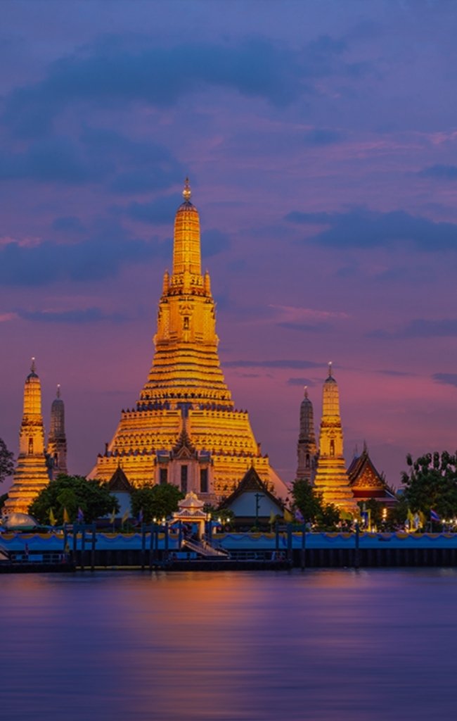 Wat Arun on the Chao Phraya River in Bangkok at dusk