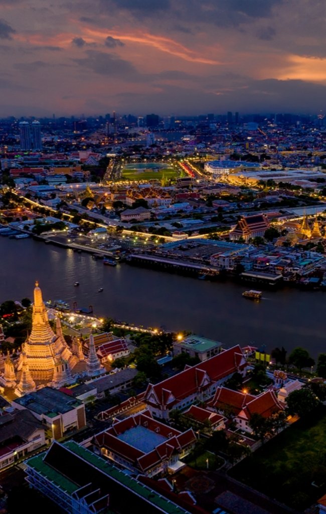 Bangkok and the Chao Phraya River from above at dusk