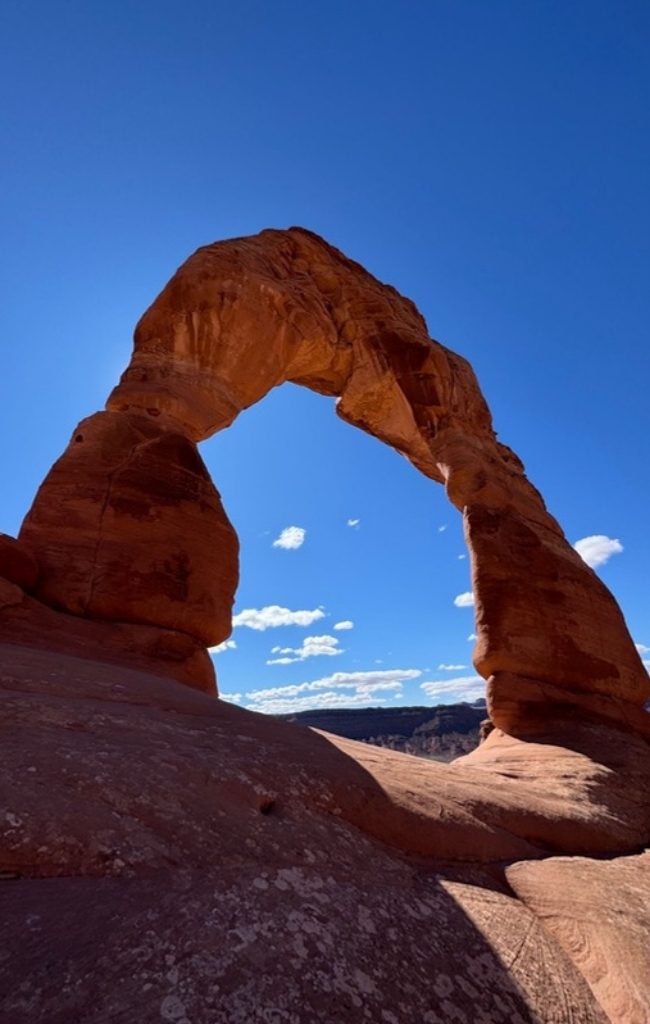 Delicate Arch under a clear blue sky