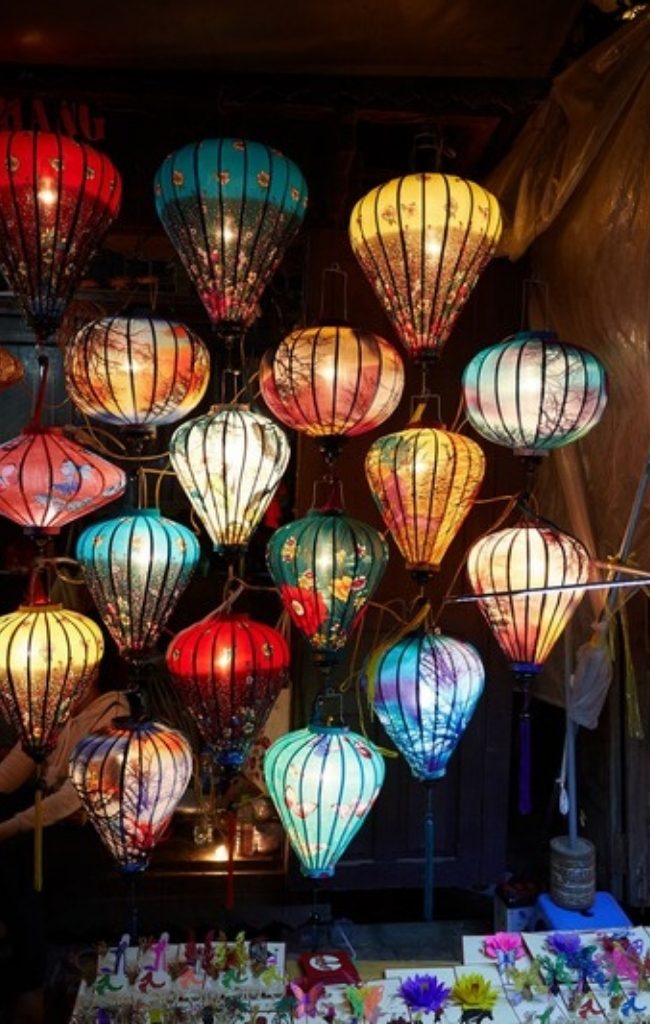 Paper lanterns glowing at the Hoi An night market